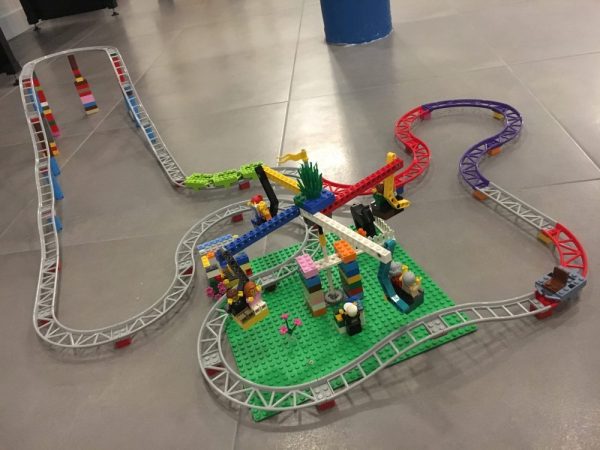 Une fantastique piste de fête foraine toute en Lego