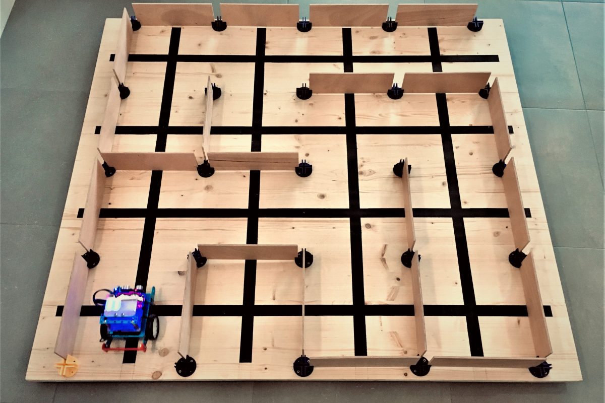 Stage de robotique et programmation: concevoir un algorithme pour sortir du labyrinthe