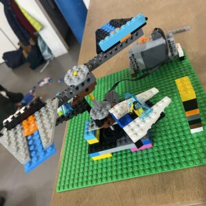 Une base spatiale avec des vaisseaux