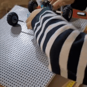 Une voiture: expériences sur la gravité